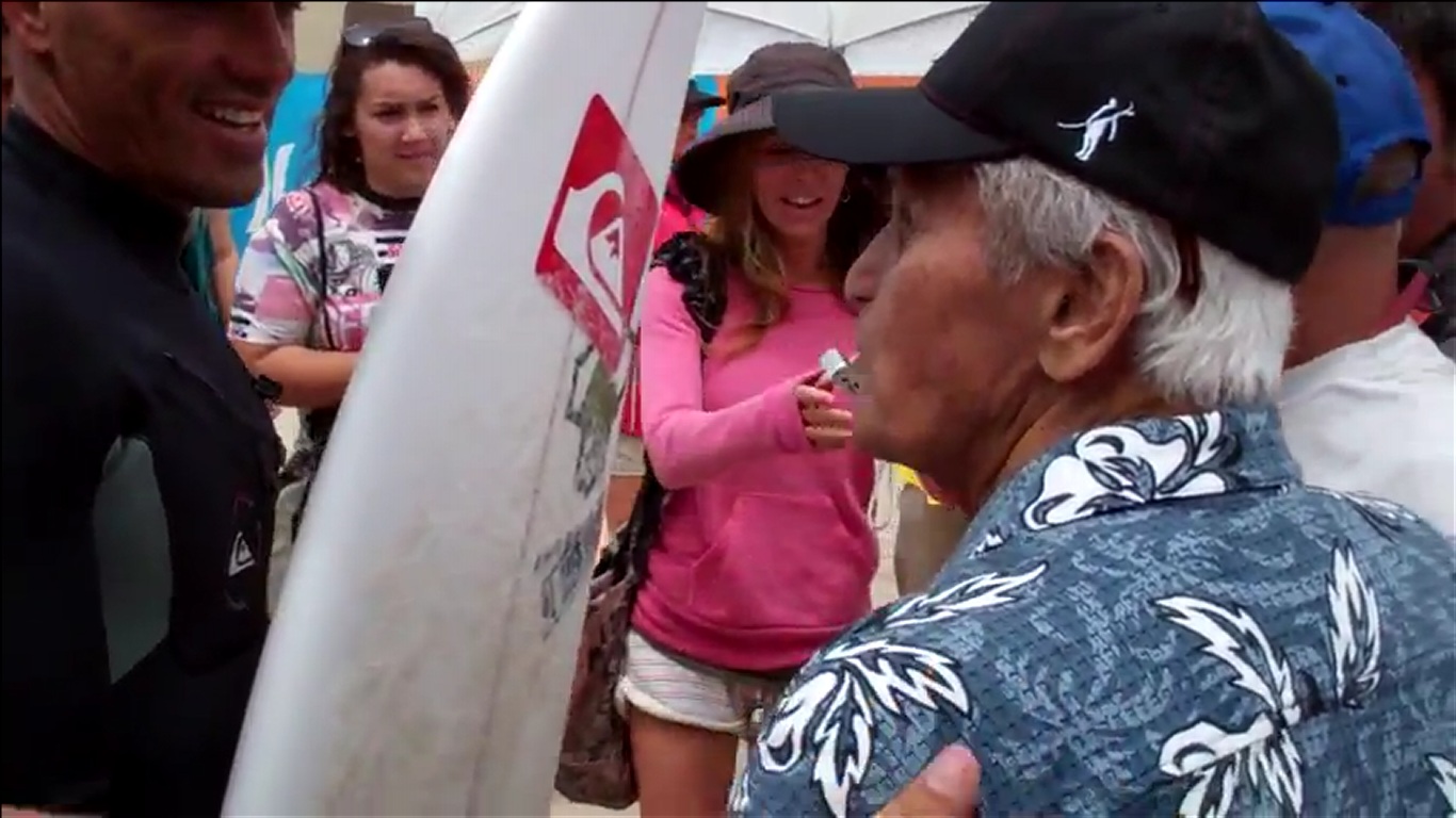 Backstage Video: Kelly Slater & legend Rabbit Kekai share a moment at the US Open of Surfing – 7 August 2011